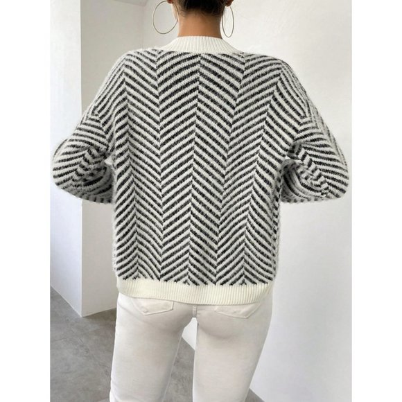 Contemporary Striped Pattern Button Front Drop Shoulder Cardigan - Picture 6 of 7